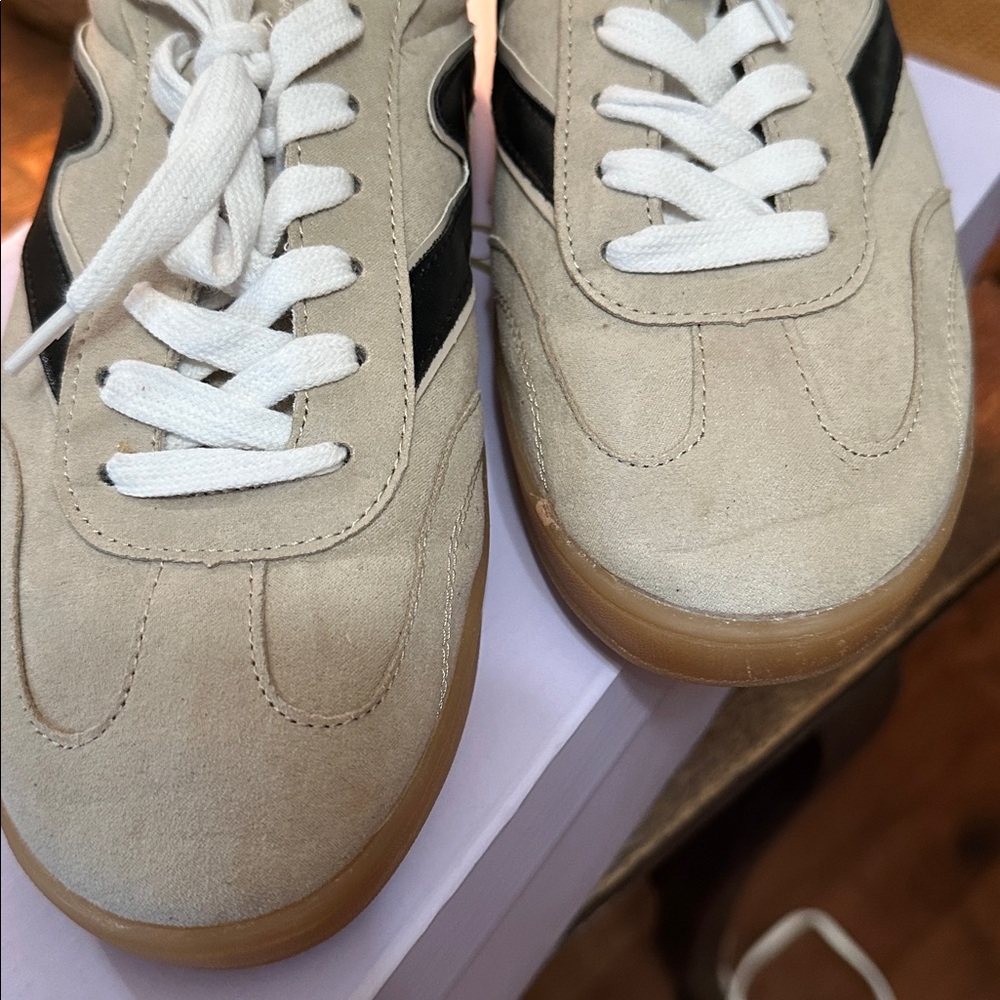 Madden Girl Taupe Gia Multicolor Sneakers. Size 9 - Picture 9 of 9